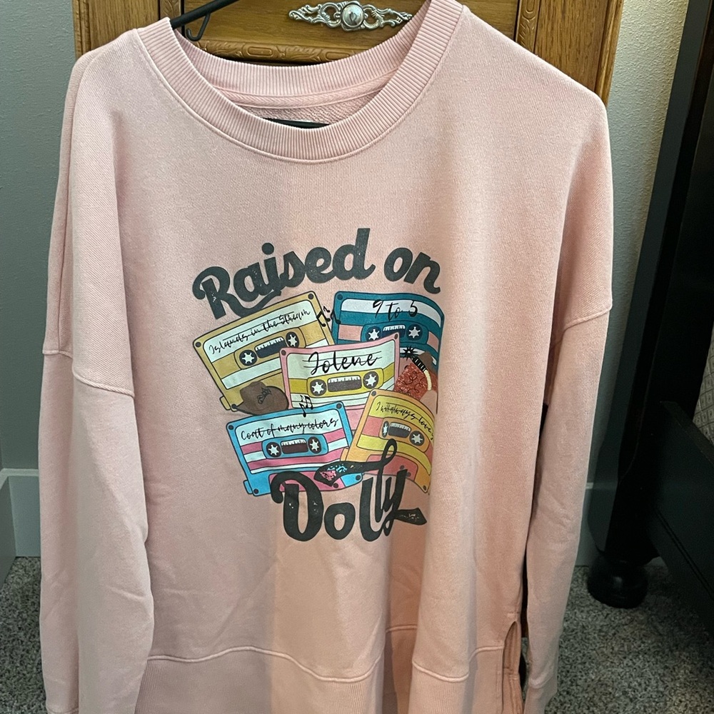 Raised on Dolly crew neck